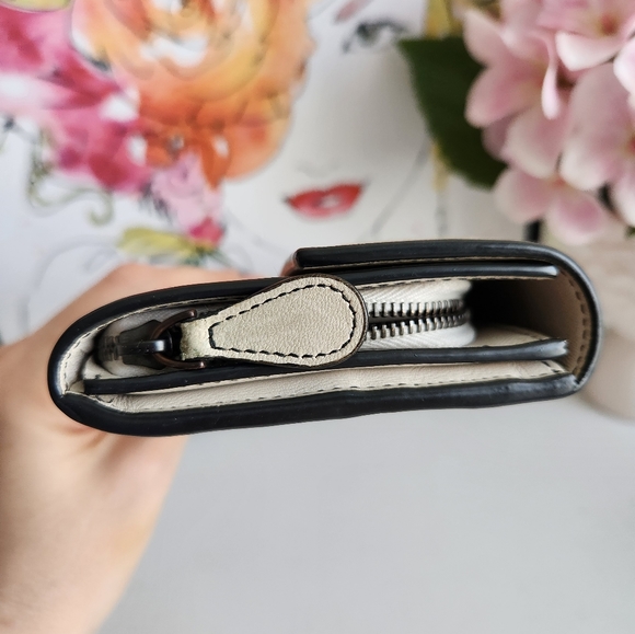 BOTTEGA VENETA Intrecciato Lambskin Leather Wallet - Picture 8 of 11